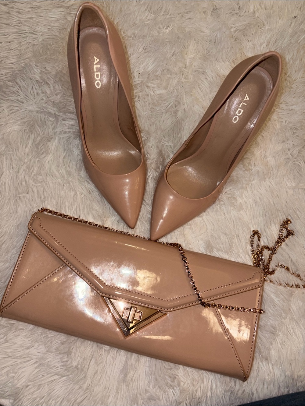 Aldo Nude/BlushPatent Pointed-Toe Pumps with Matching Envelope Clutch/Crossbody